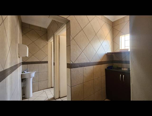 217M² OFFICE FOR SALE IN RUSTENBURG CENTRAL